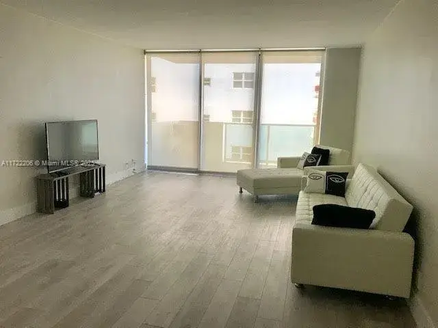 1 bedroom 1 bath Residential for sale at 1200 West Ave # 1018, Miami Beach FL 33139