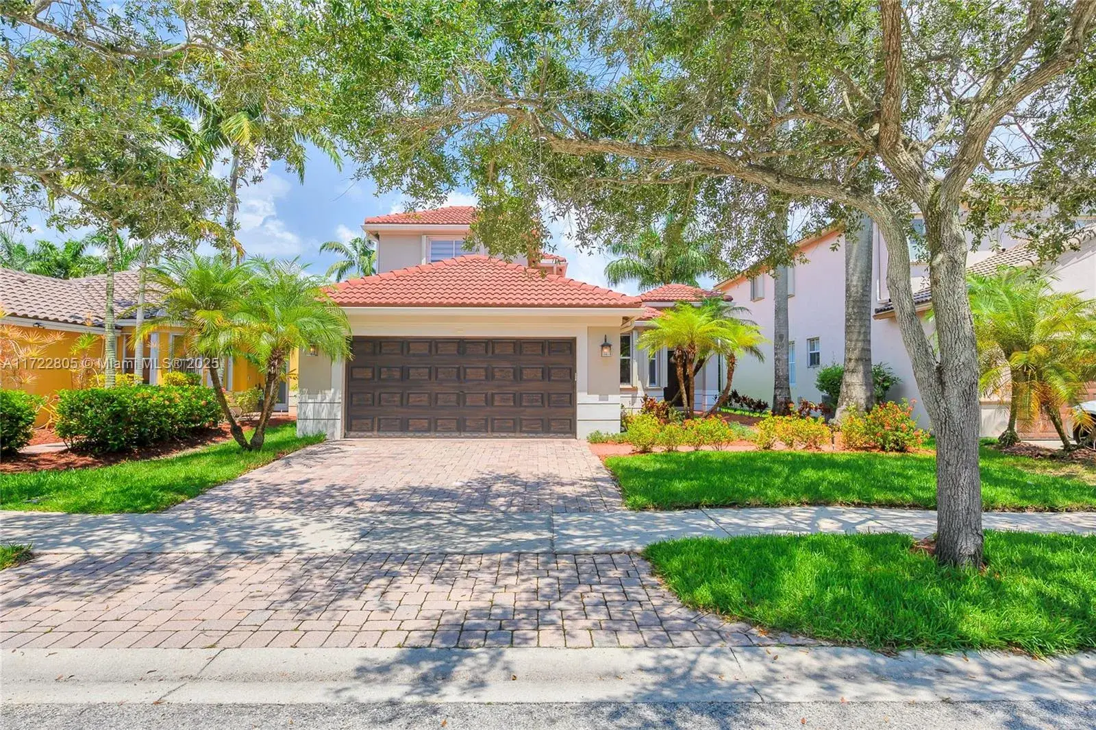 4 bedroom 3 bath Residential for sale at 1632 NE Winterberry Ln, Weston FL 33327