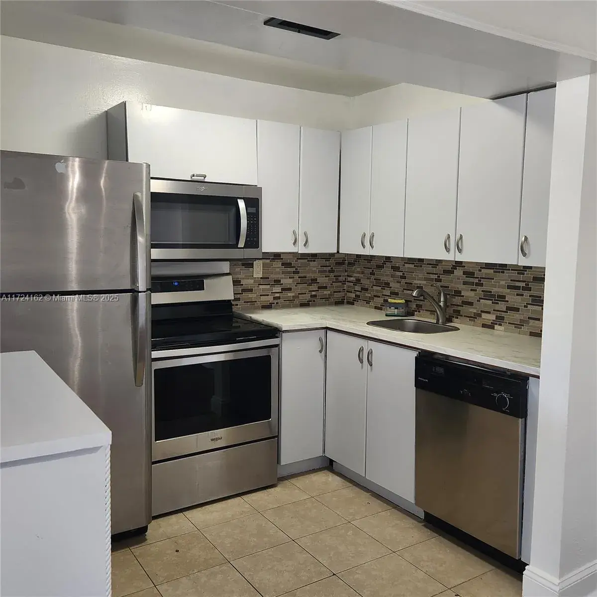 1 bedroom 1 bath Residential for sale at 1400 NE 54th St # 106, Fort Lauderdale FL 33334
