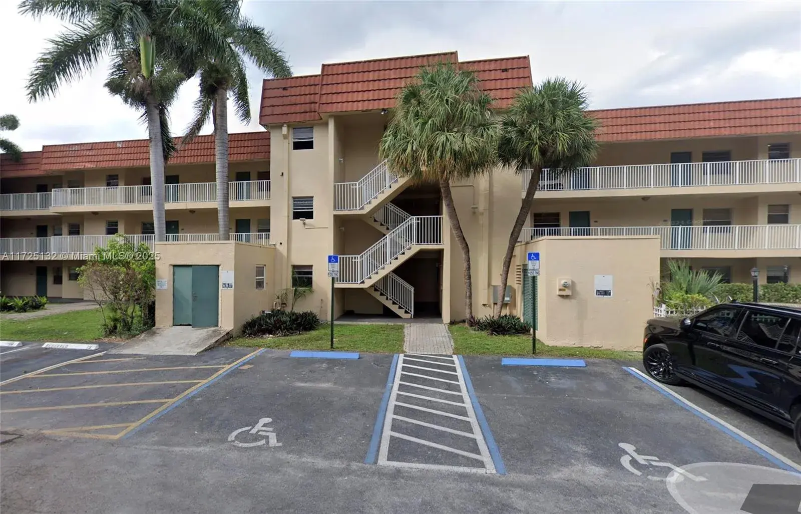 1 bedroom 1 bath Residential Lease for rent at 1300 Moffett St # 305, Hallandale Beach FL 33009