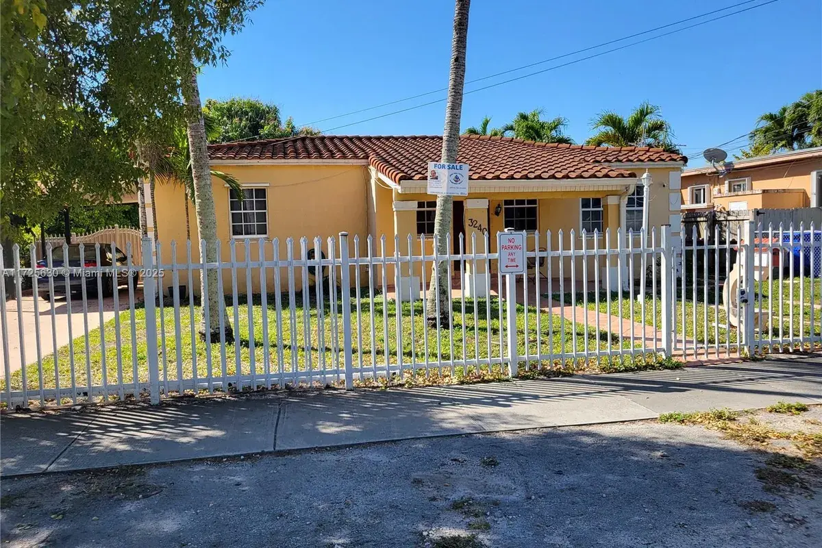 3240 NW 18th St, Miami FL 33125