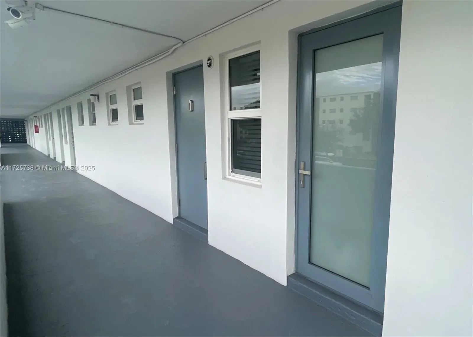 950 Hillcrest Dr # 211, Hollywood FL 33021