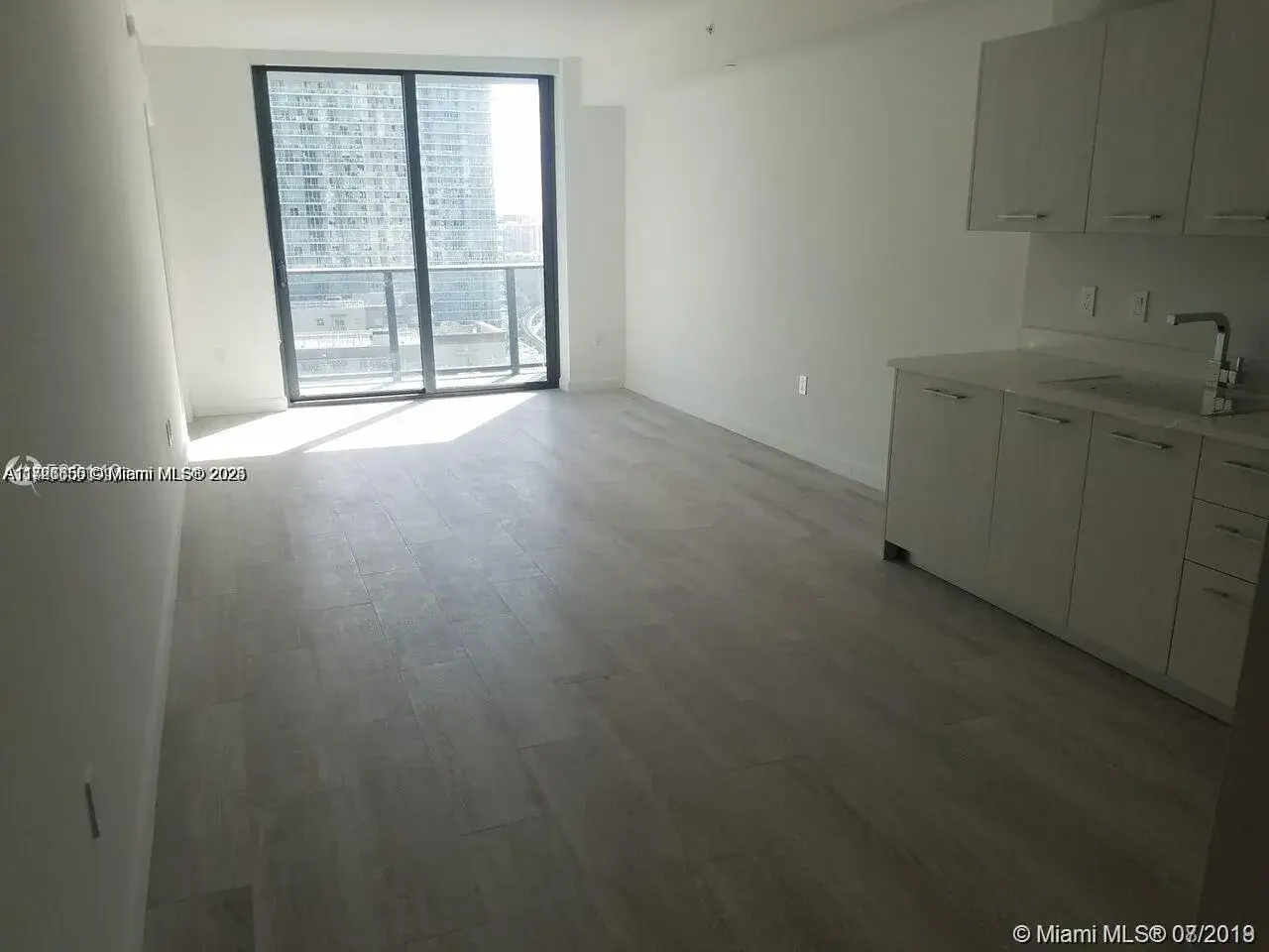 1 bedroom 2 bath Residential for sale at 55 SW 9th St # 1805, Miami FL 33130