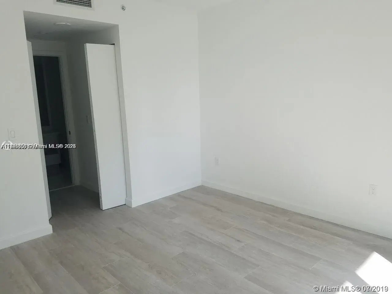 55 SW 9th St # 1805, Miami FL 33130