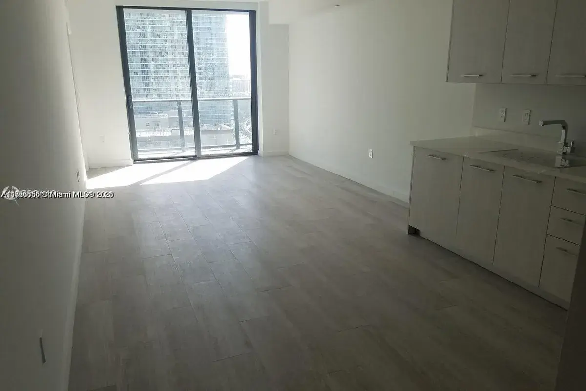 55 SW 9th St # 1805, Miami FL 33130