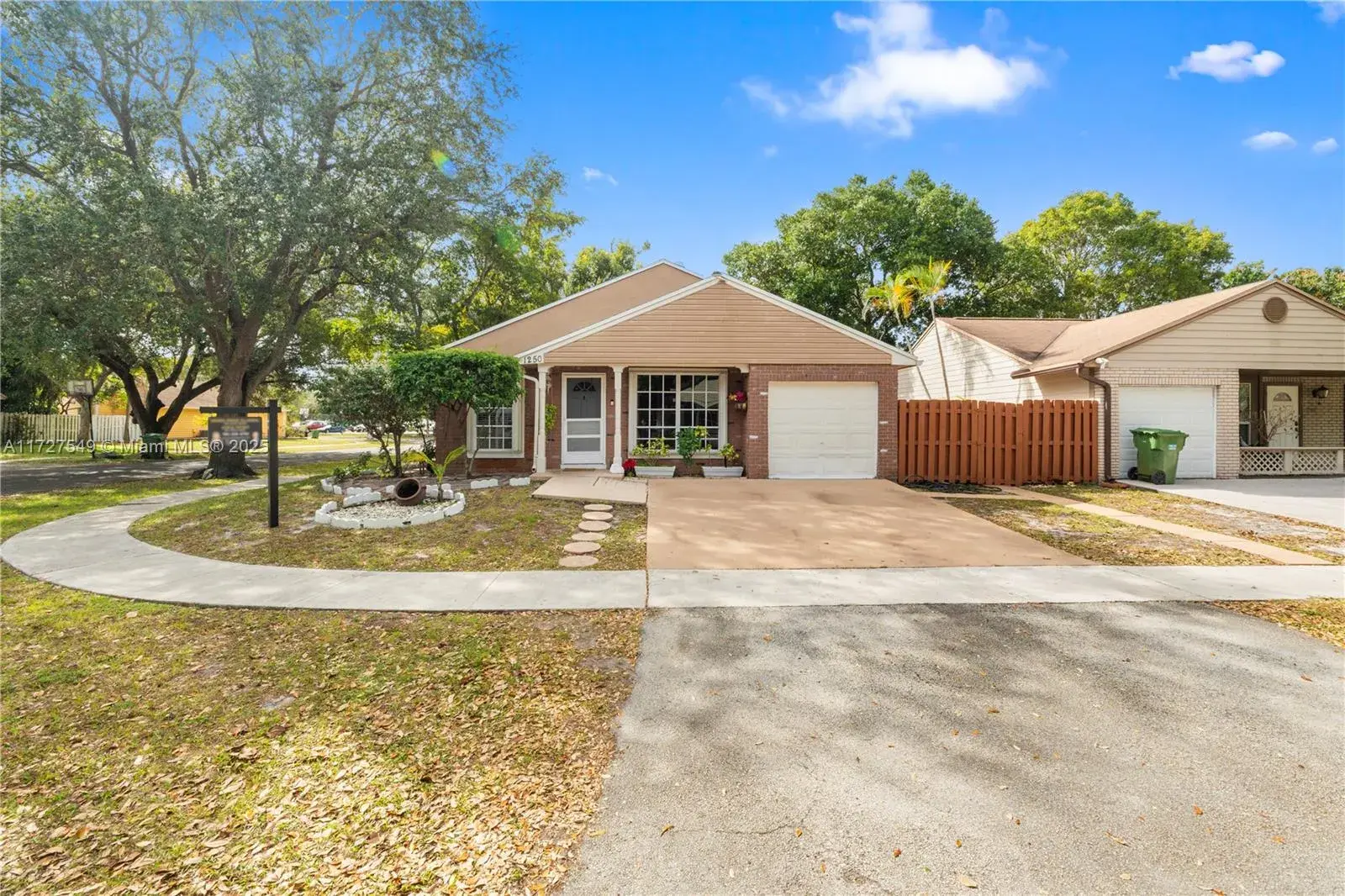 3 bedroom 2 bath Residential for sale at 1250 SW 84th Ter, Pembroke Pines FL 33025
