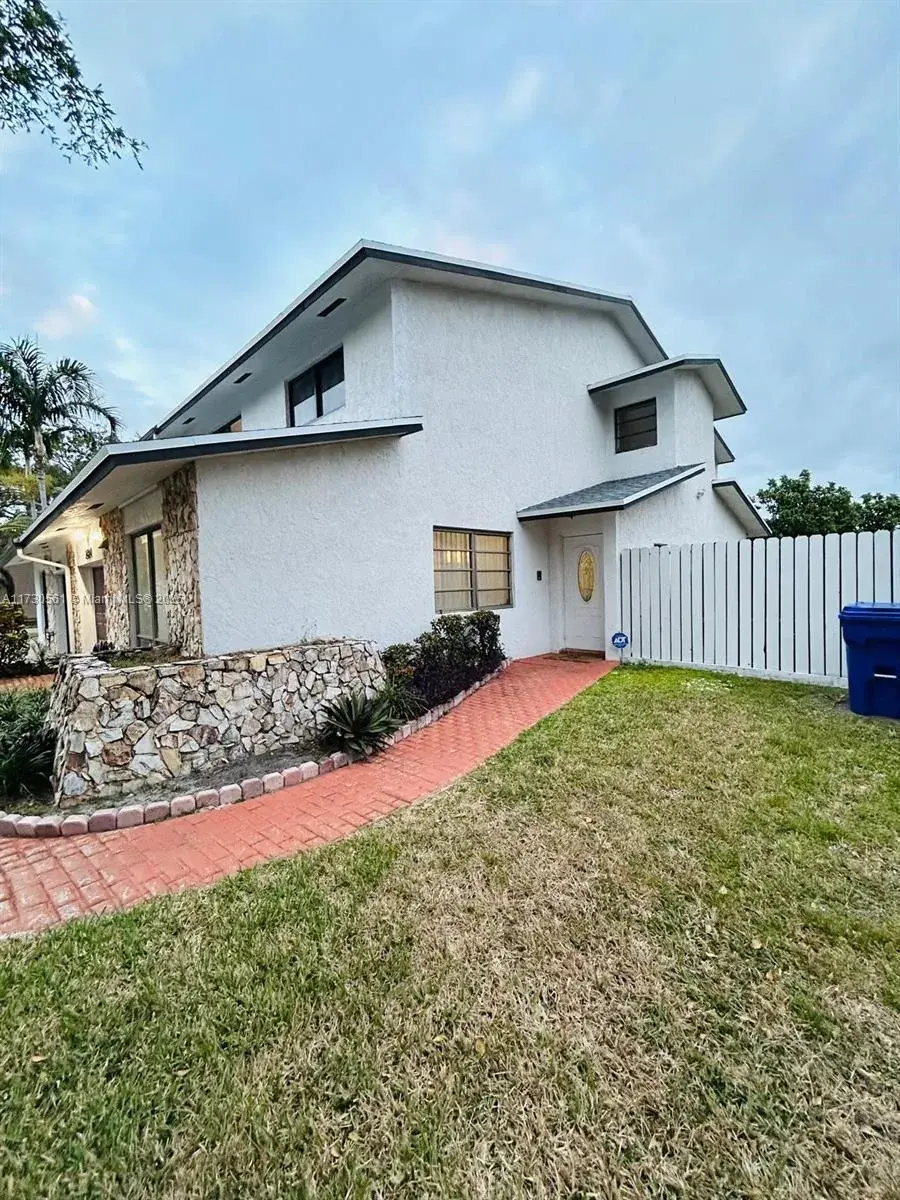 2821 N 38th Ave, Hollywood FL 33021
