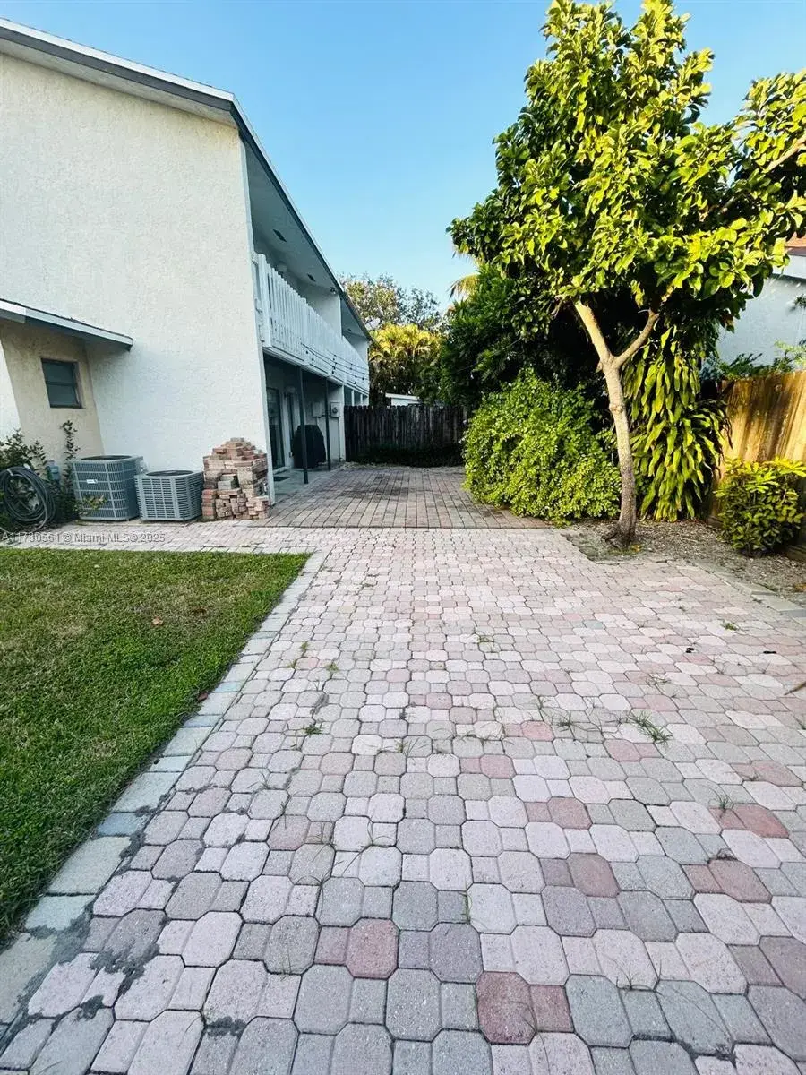 2821 N 38th Ave, Hollywood FL 33021