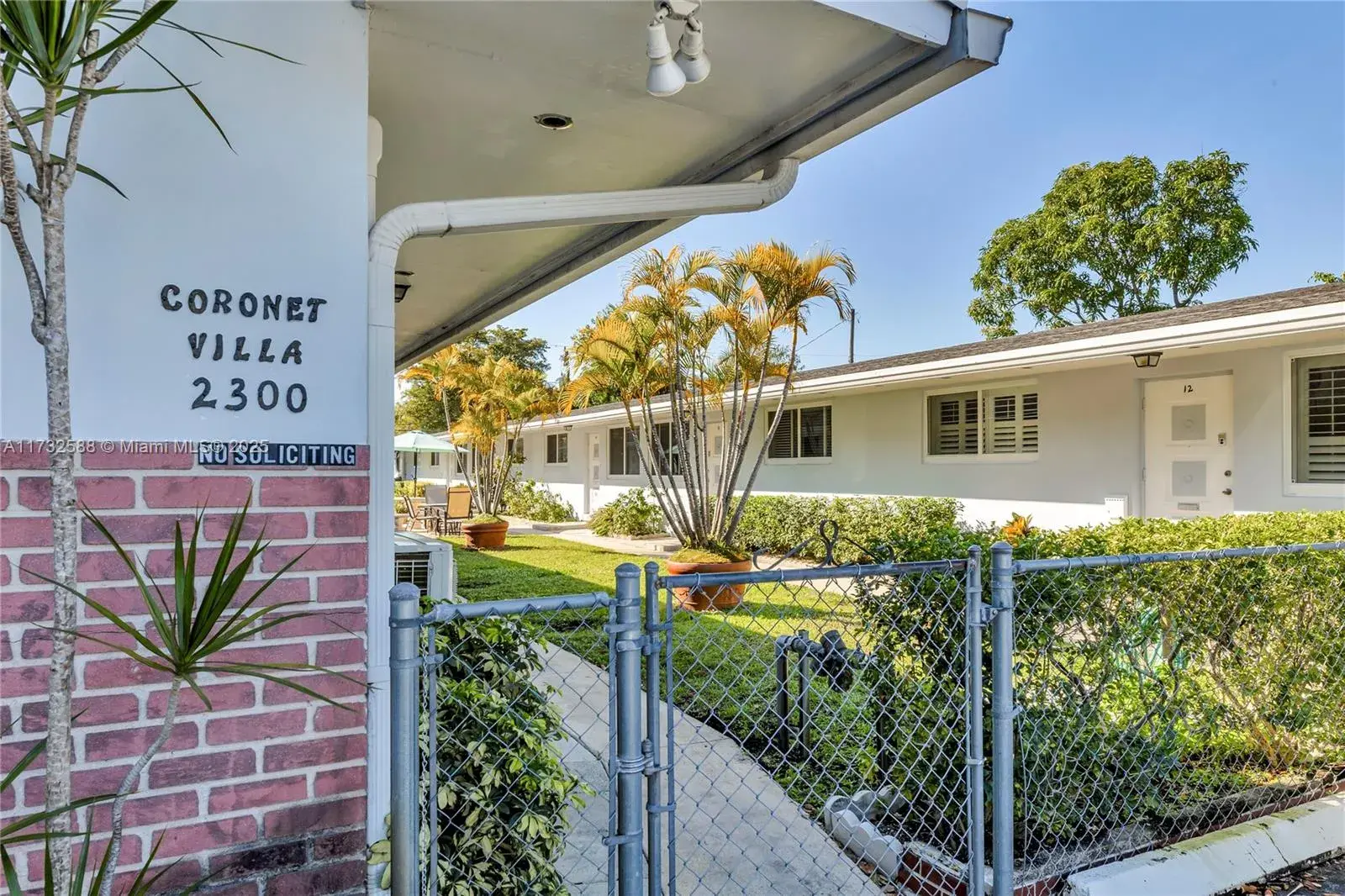 1 bedroom 1 bath Residential for sale at 2300 Jackson St # 10, Hollywood FL 33020
