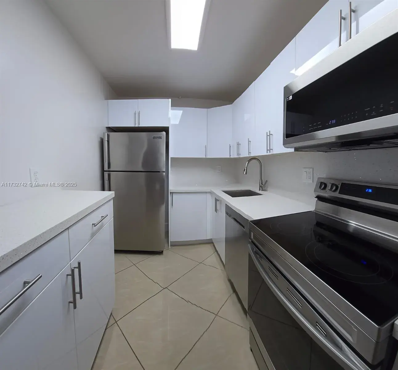 8411 NW 8th St # 302, Miami FL 33126