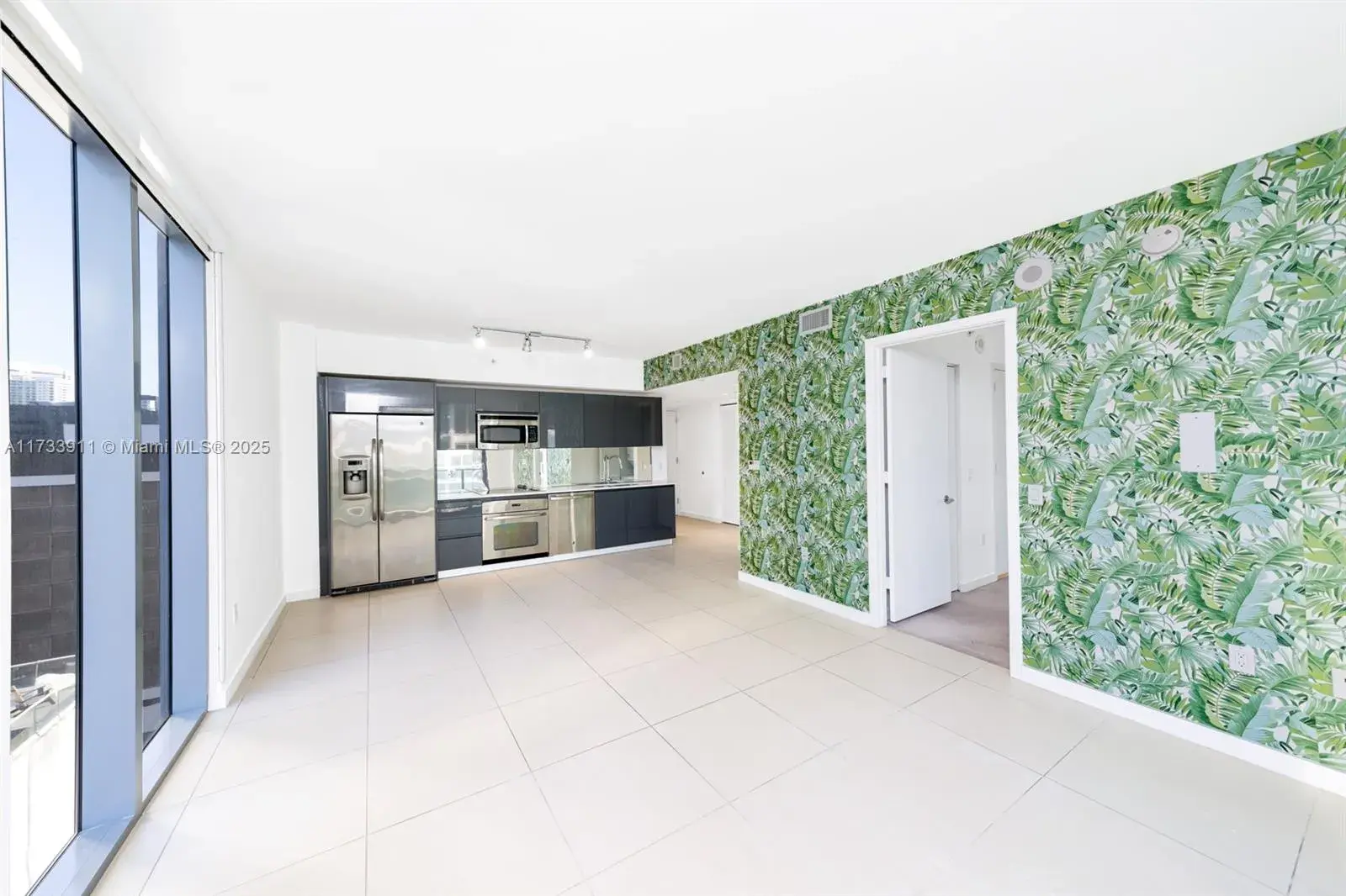 2 bedroom 2 bath Residential Lease for rent at 31 SE 6th St # 1708, Miami FL 33131