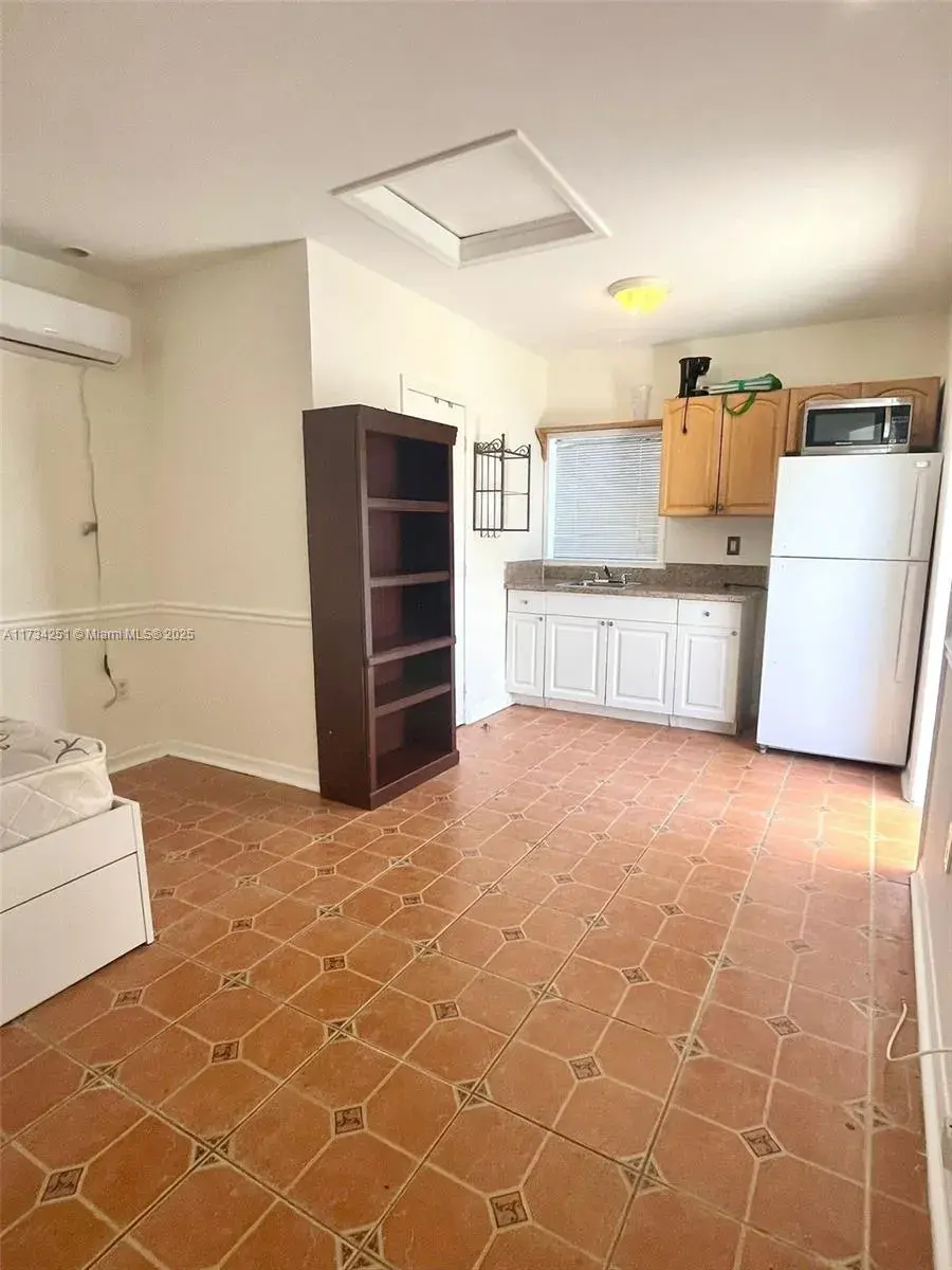 1 bath Residential Lease for rent at 1601 NE 175 ST # 2, North Miami Beach FL 33162