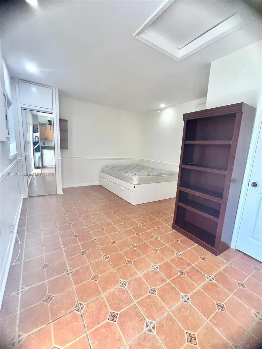 1601 NE 175 ST # 2, North Miami Beach FL 33162