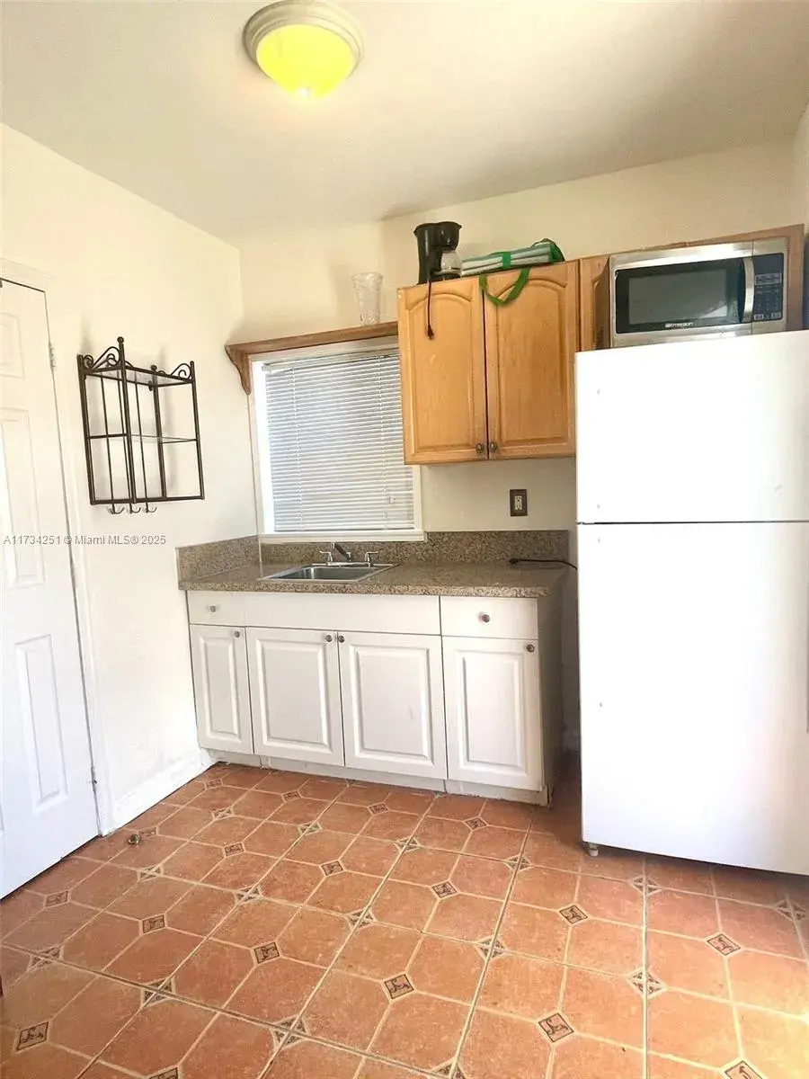 1601 NE 175 ST # 2, North Miami Beach FL 33162