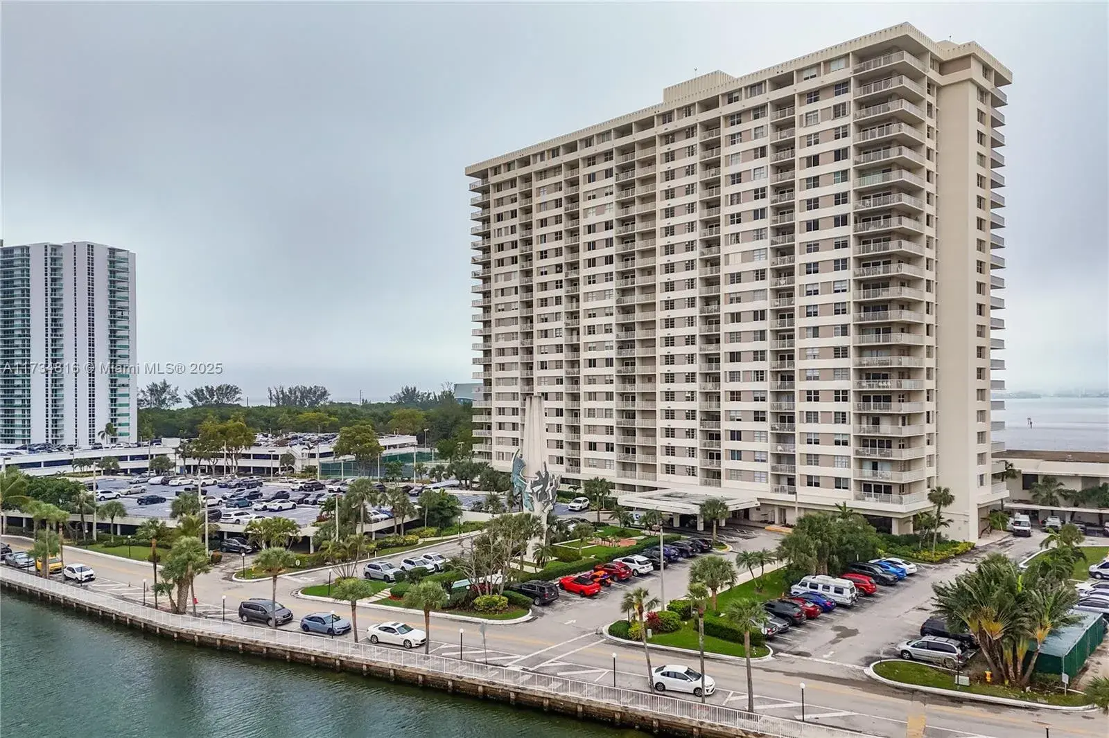 1 bedroom 1 bath for sale at 300 Bayview Dr # 903, Sunny Isles Beach FL 33160