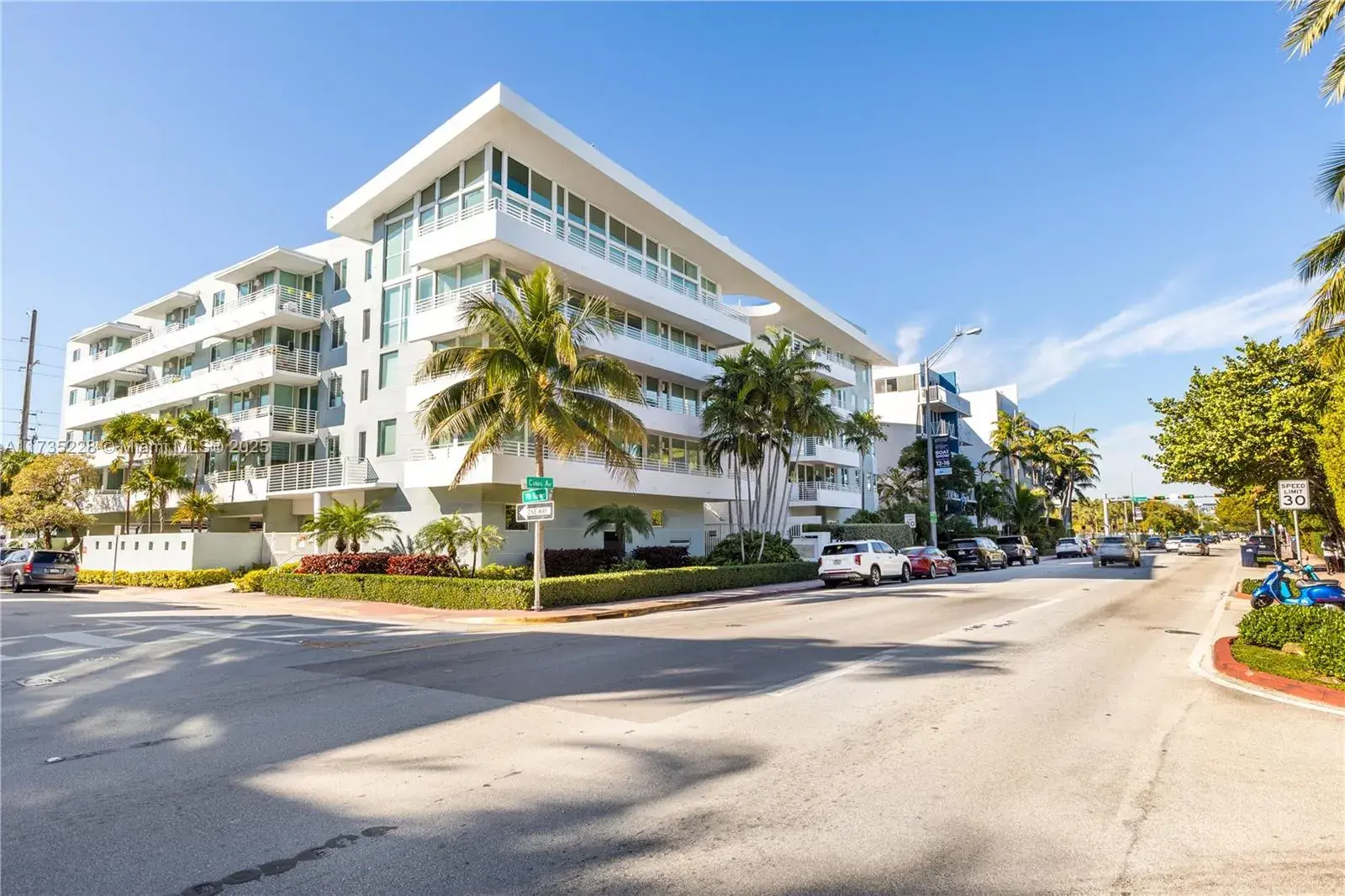 1 bedroom 1 bath Residential for sale at 7800 Collins Ave # 302, Miami Beach FL 33141