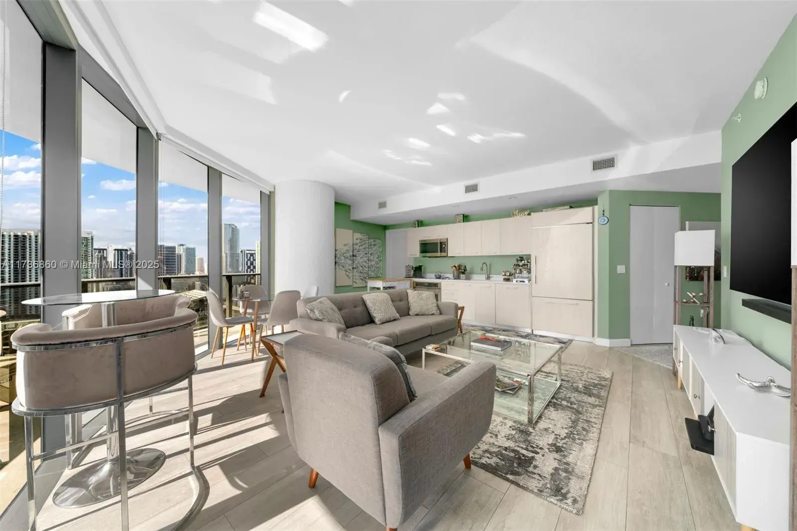 45 SW 9th St, Miami FL 33130