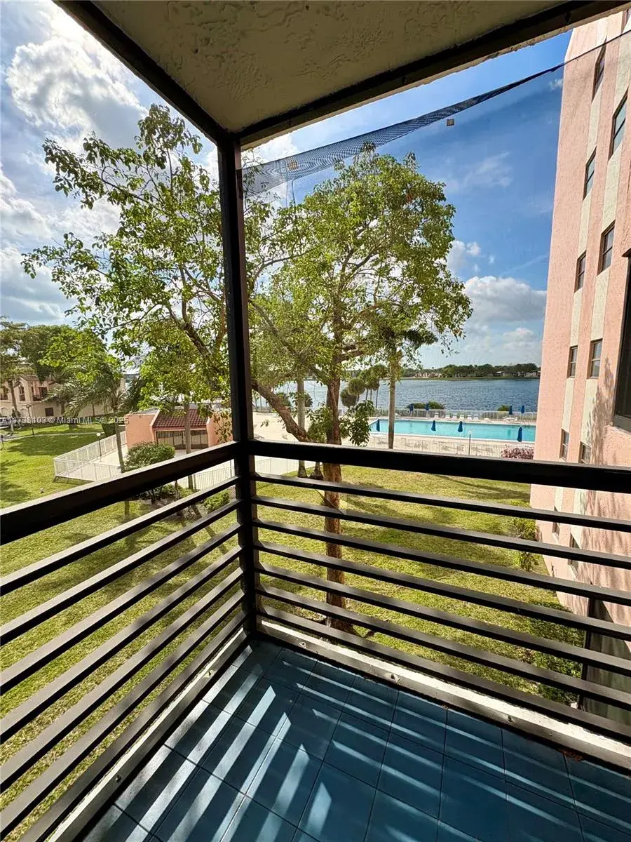 20840 San Simeon Way # 304, Miami FL 33179