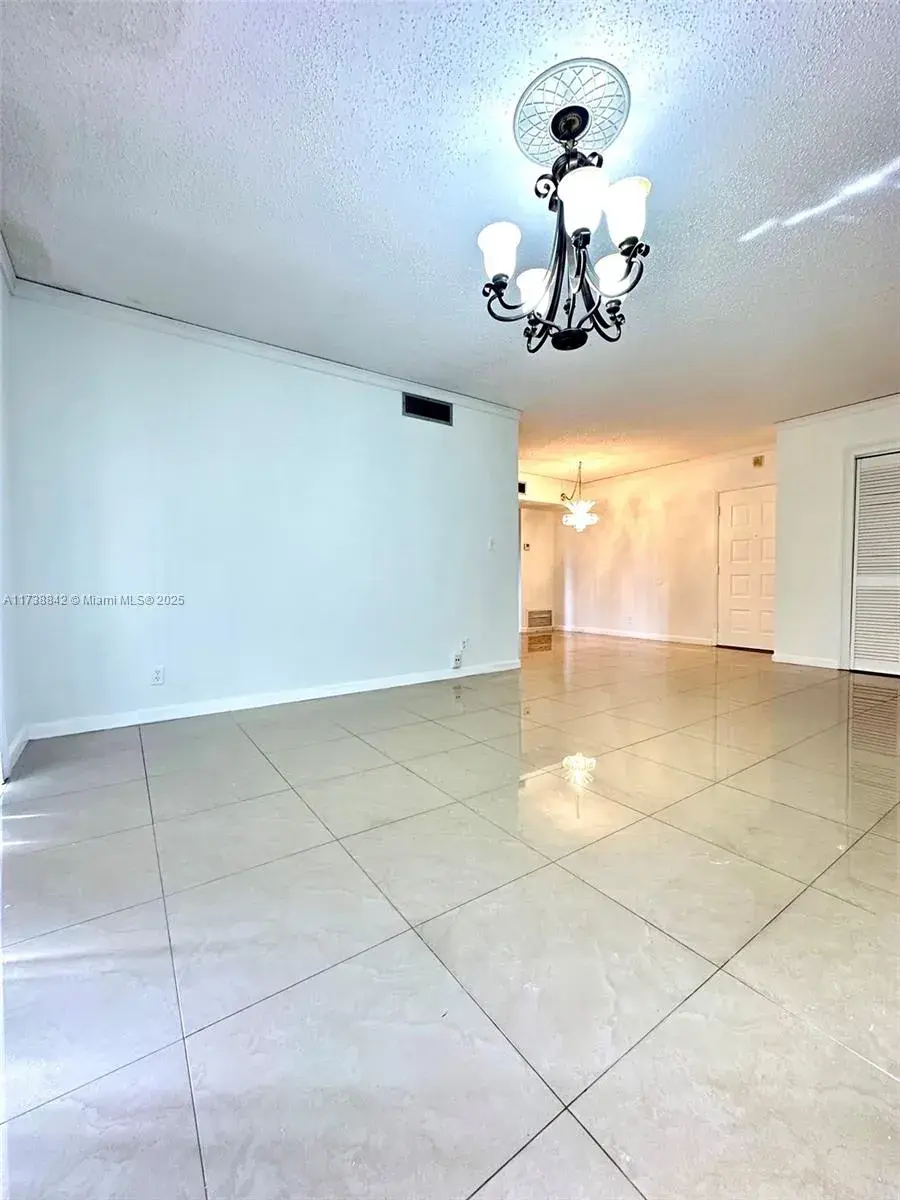 2700 Riverside Dr # 308B, Coral Springs FL 33065