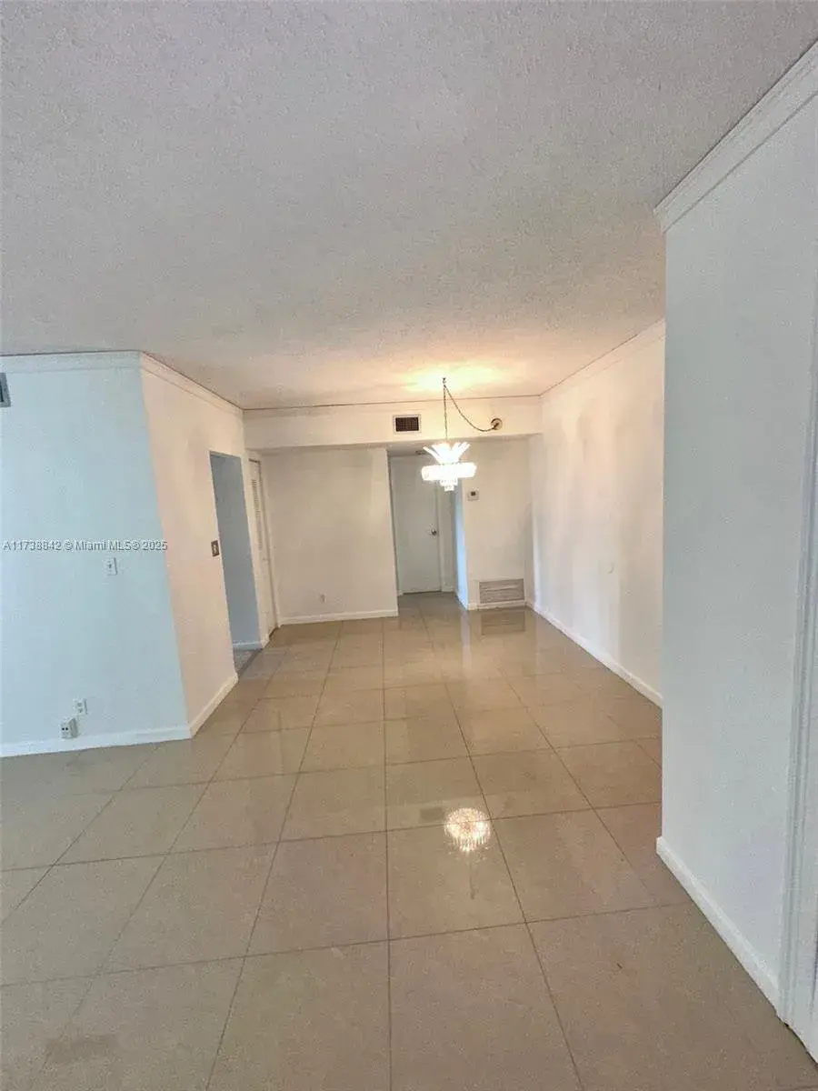 2700 Riverside Dr # 308B, Coral Springs FL 33065