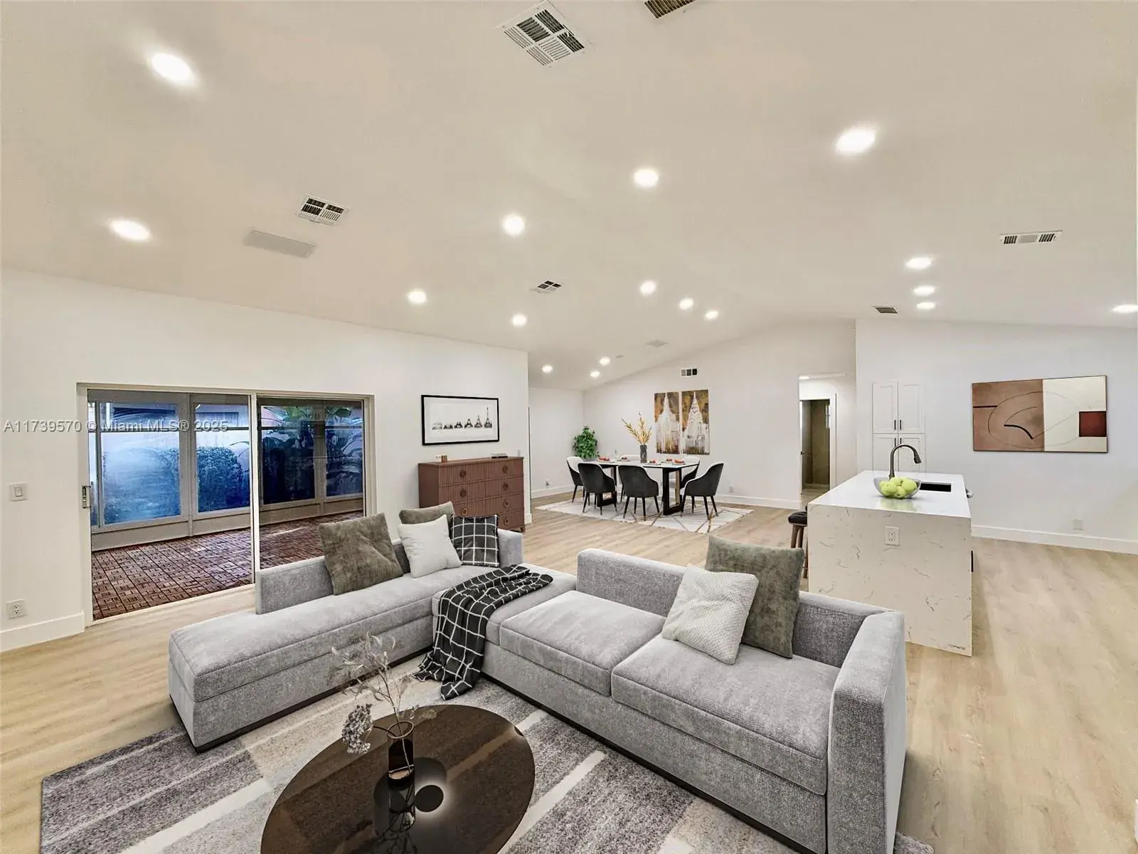 9926 Harbour Lake Cir, Boynton Beach FL 33437