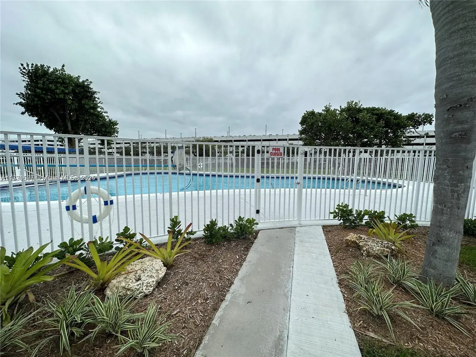 1 bedroom 1 bath Residential for sale at 7360 SW 82nd St # E101, Miami FL 33143