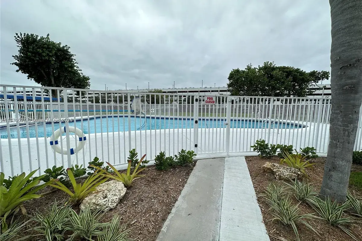 7360 SW 82nd St # E101, Miami FL 33143