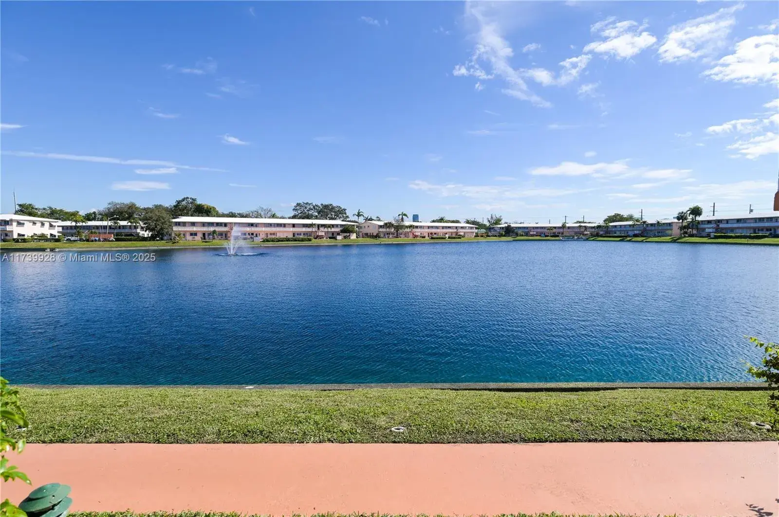 1 bedroom 1 bath Residential for sale at 925 SW 11th Ave # 2J, Hallandale Beach FL 33009