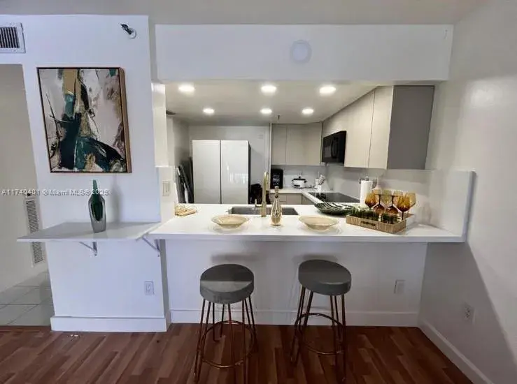 540 Brickell Key Dr # 728, Miami FL 33131