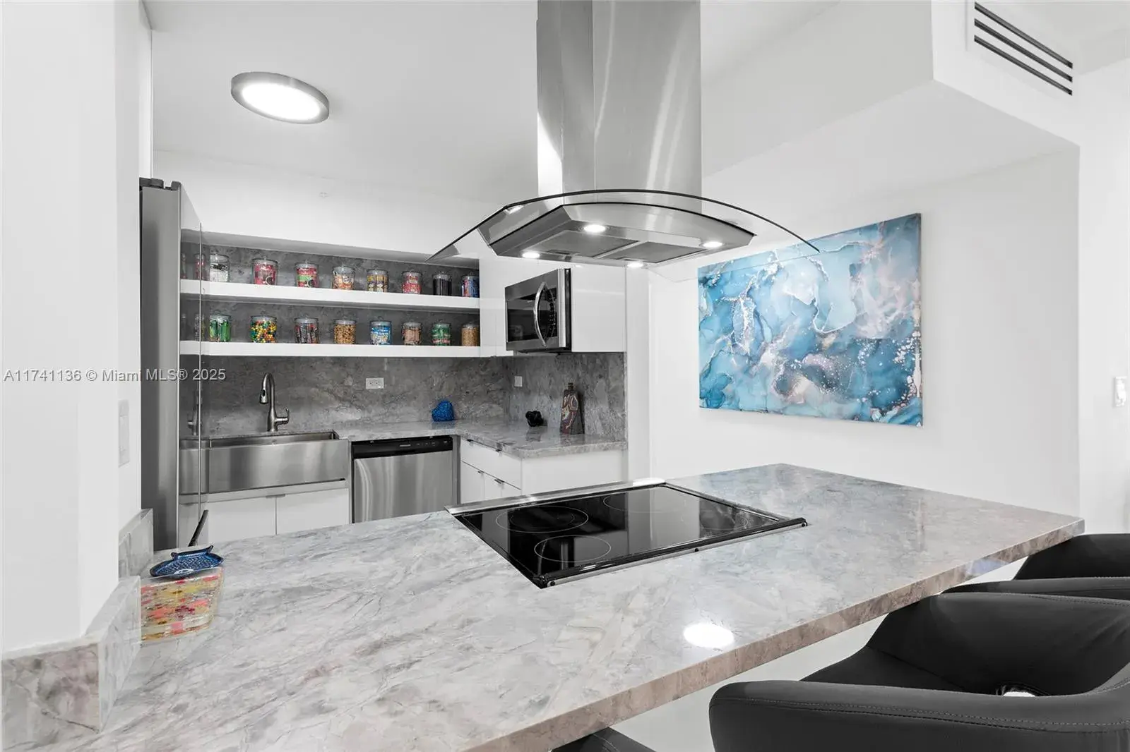 2 bedroom 2 bath Residential Lease for rent at 1500 Bay Rd # 746S, Miami Beach FL 33139
