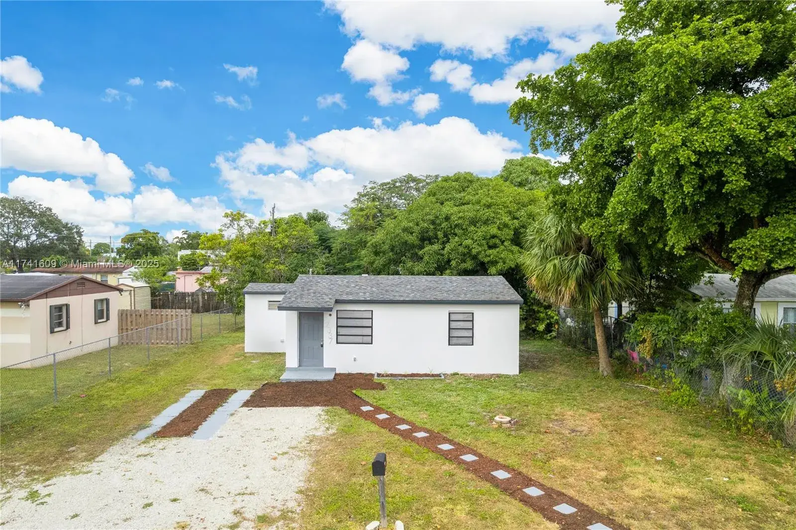 2 bedroom 1 bath Residential for sale at 2337 NW 15th St, Fort Lauderdale FL 33311