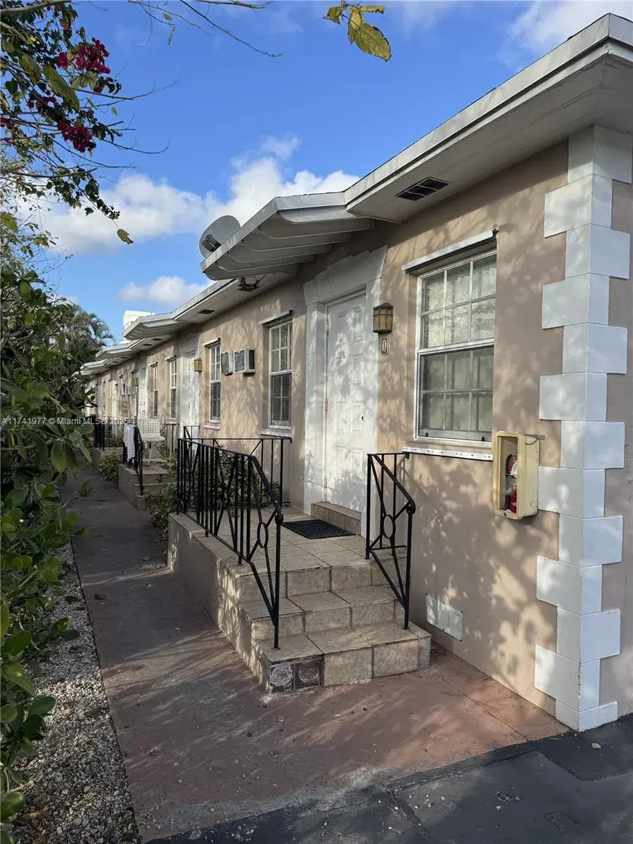 441 SW 10th St, Miami FL 33130