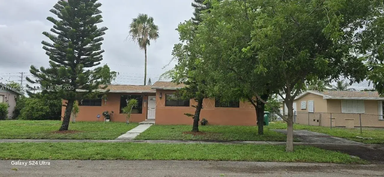 3 bedroom 2 bath Residential for sale at 1420 NW 174th St, Miami Gardens FL 33169