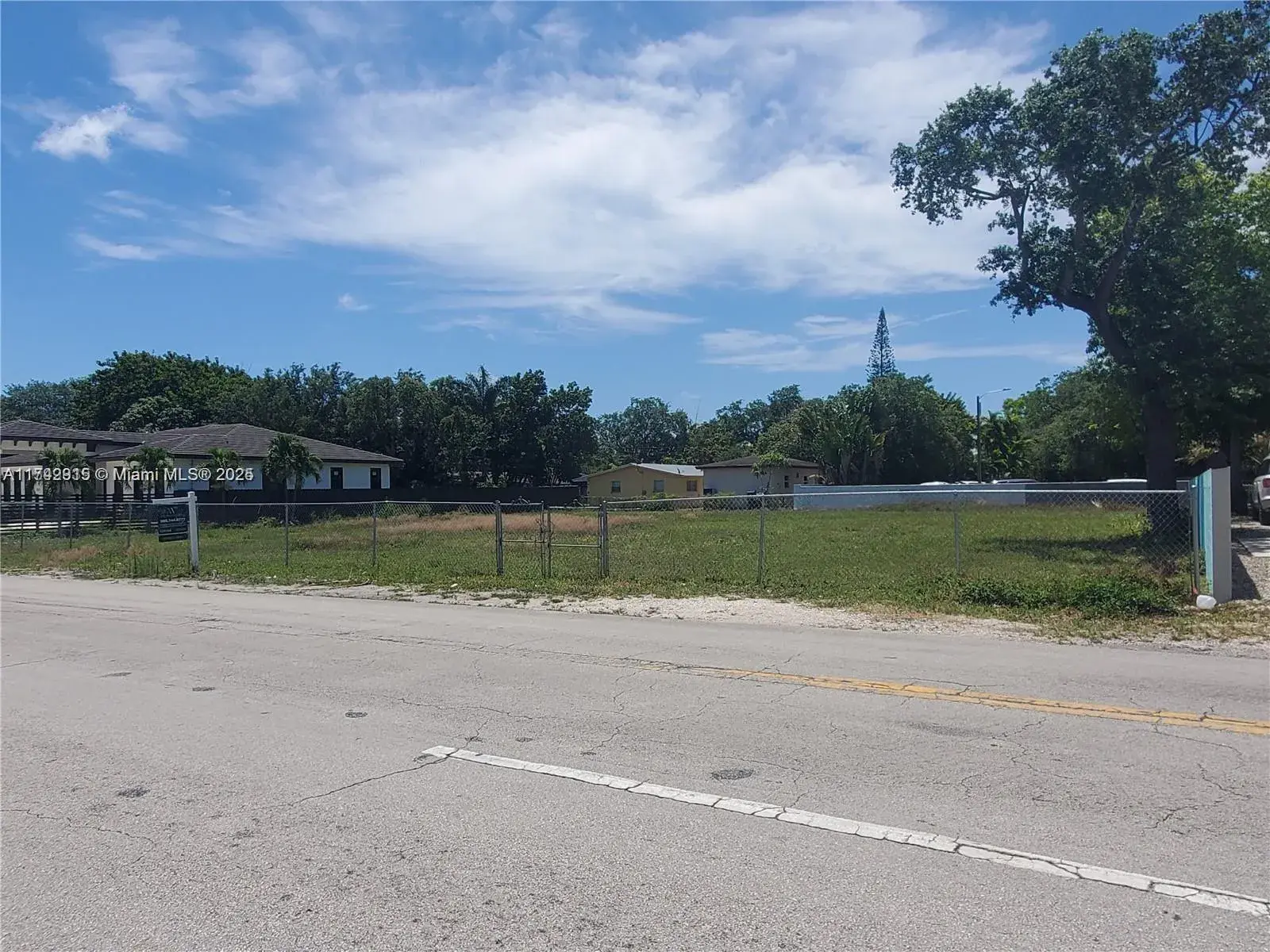 170 NW 165th St, Miami FL 33169