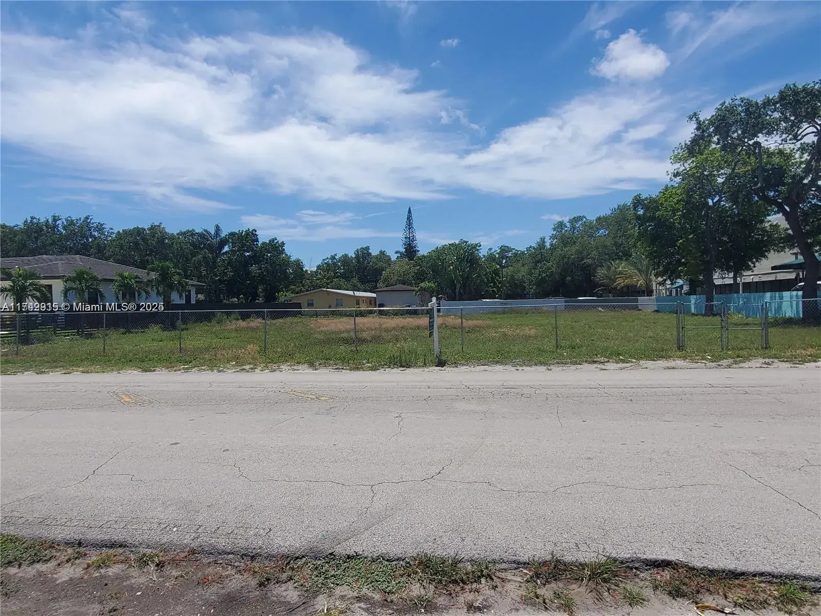170 NW 165th St, Miami FL 33169