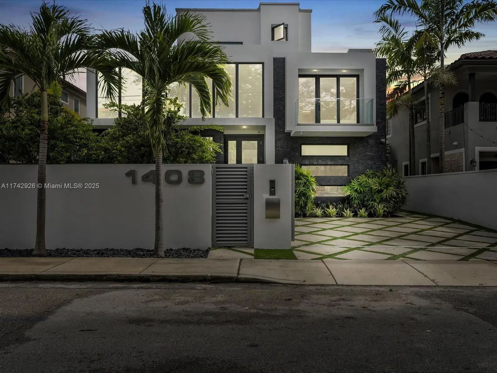 4 bedroom 5 bath for sale at 1408 SE 2nd Ct, Fort Lauderdale FL 33301