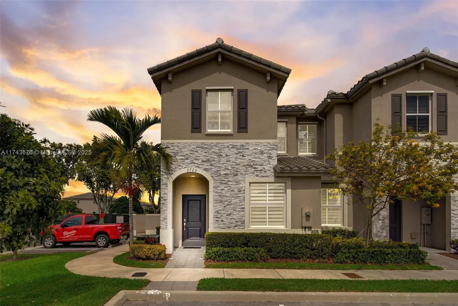 3 bedroom 2 bath Residential for sale at 2723 SE 17th St, Homestead FL 33035