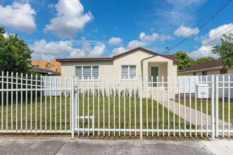1521 NW 59th St, Miami FL 33142