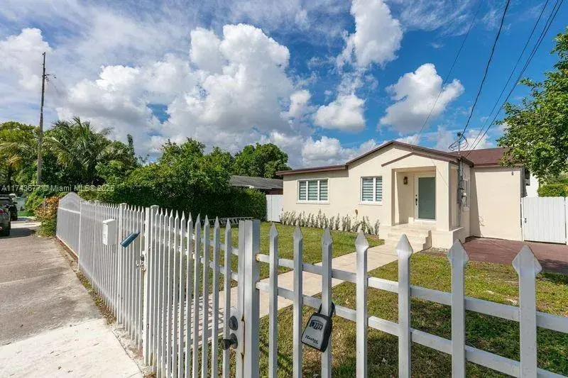 1521 NW 59th St, Miami FL 33142