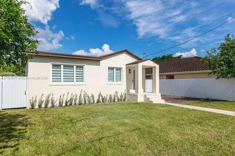 1521 NW 59th St, Miami FL 33142