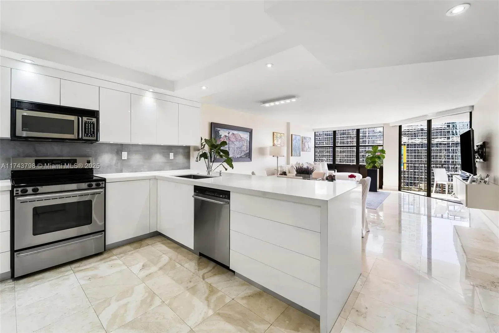 3 bedroom 3 bath for sale at 1915 Brickell Ave, Miami FL 33129