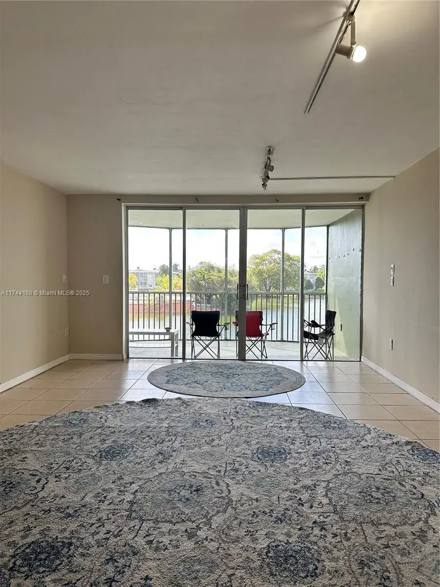 1750 NE 191st St # 4, Miami FL 33179