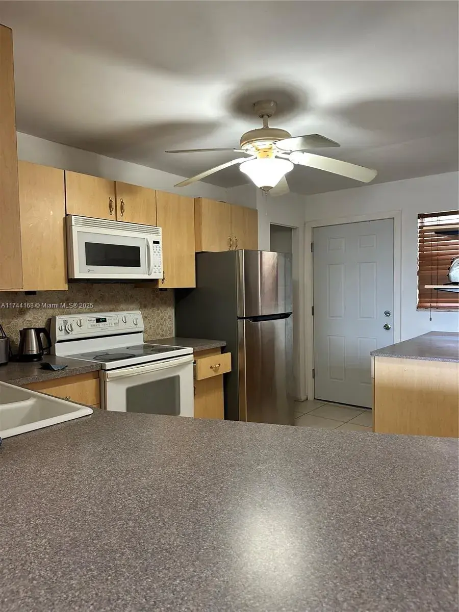 1750 NE 191st St # 4, Miami FL 33179