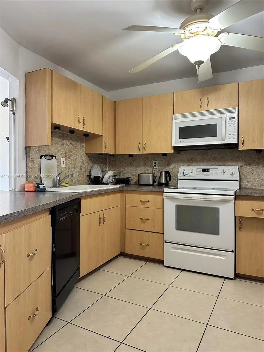 1750 NE 191st St # 4, Miami FL 33179