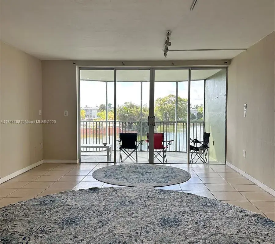 1750 NE 191st St # 4, Miami FL 33179