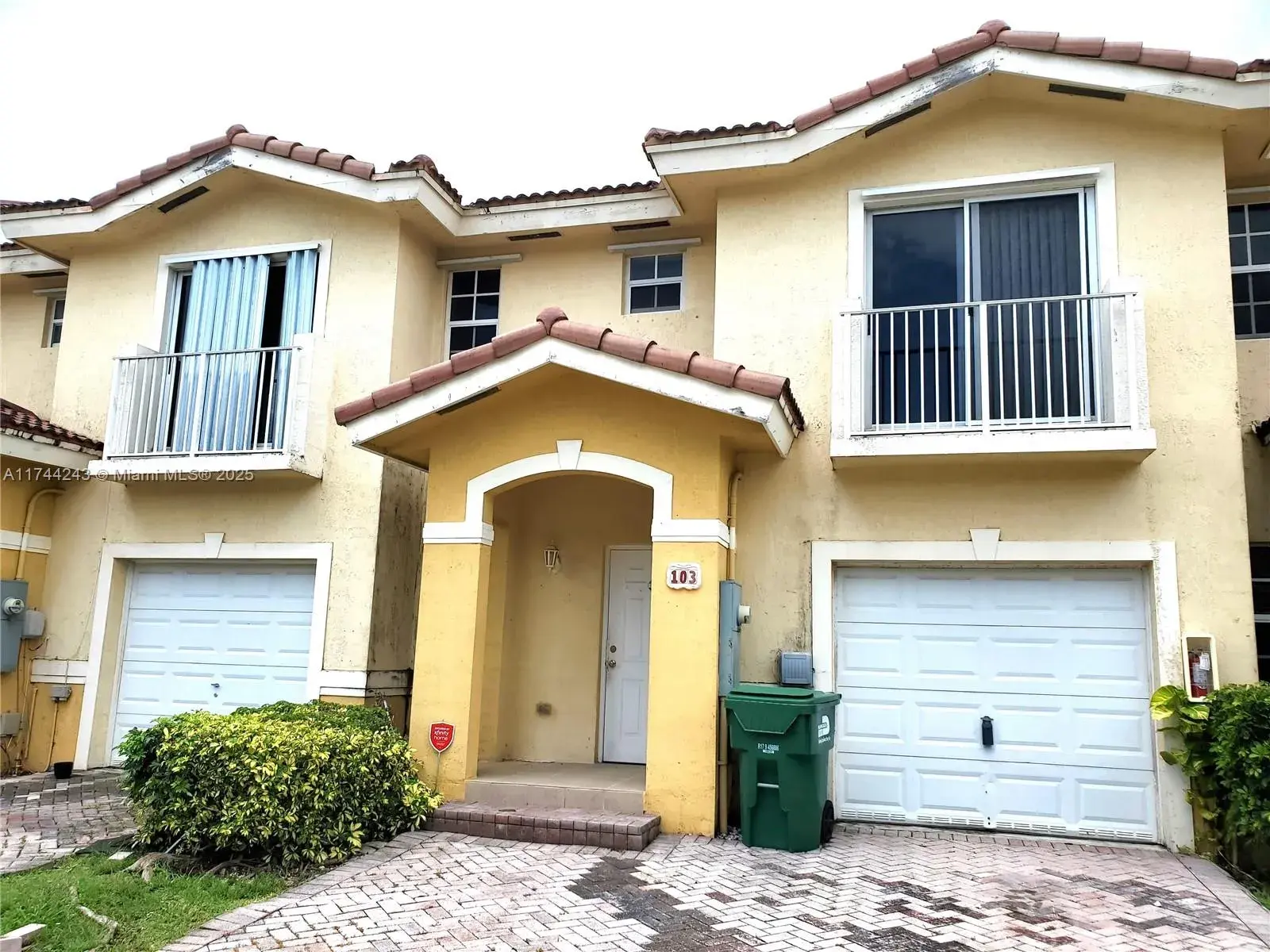 3 bedroom 2 bath Residential for sale at 14122 SW 260th St # 103, Homestead FL 33032