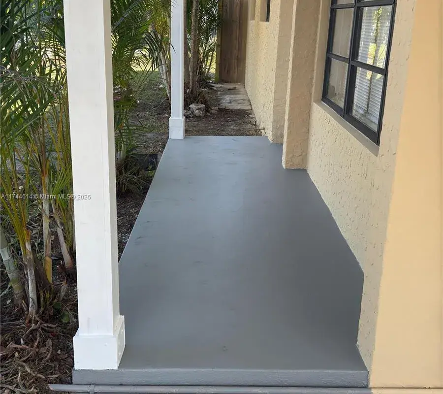 738 Evergreen Dr, Lake Park FL 33403