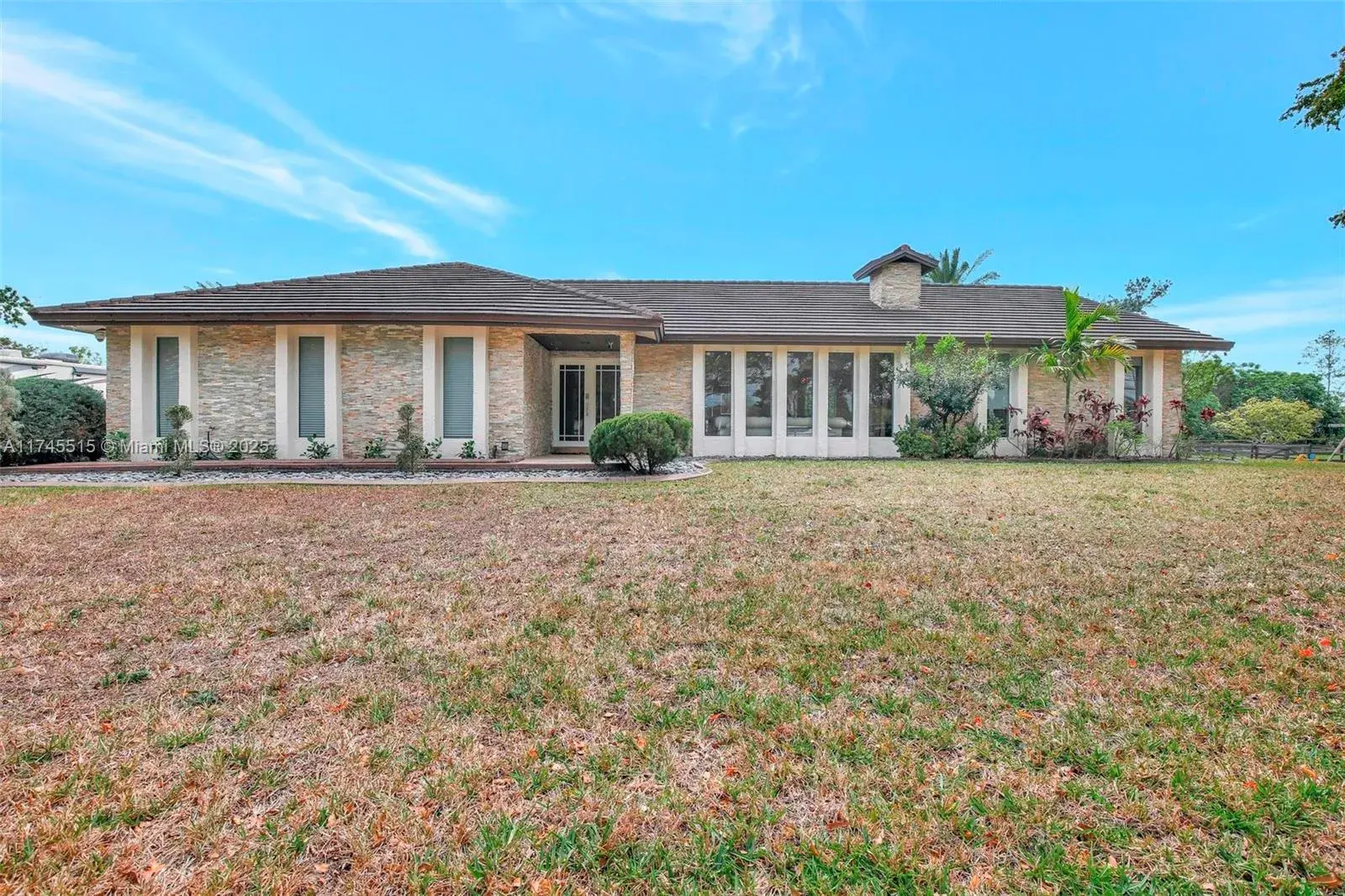 3 bedroom 2 bath Residential for sale at 17500 SW 68th Ct, Southwest Ranches FL 33331