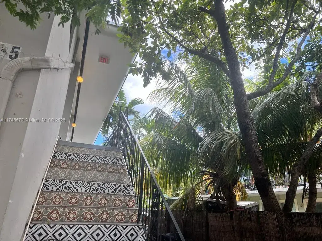 7035 Rue Granville, Miami Beach FL 33141