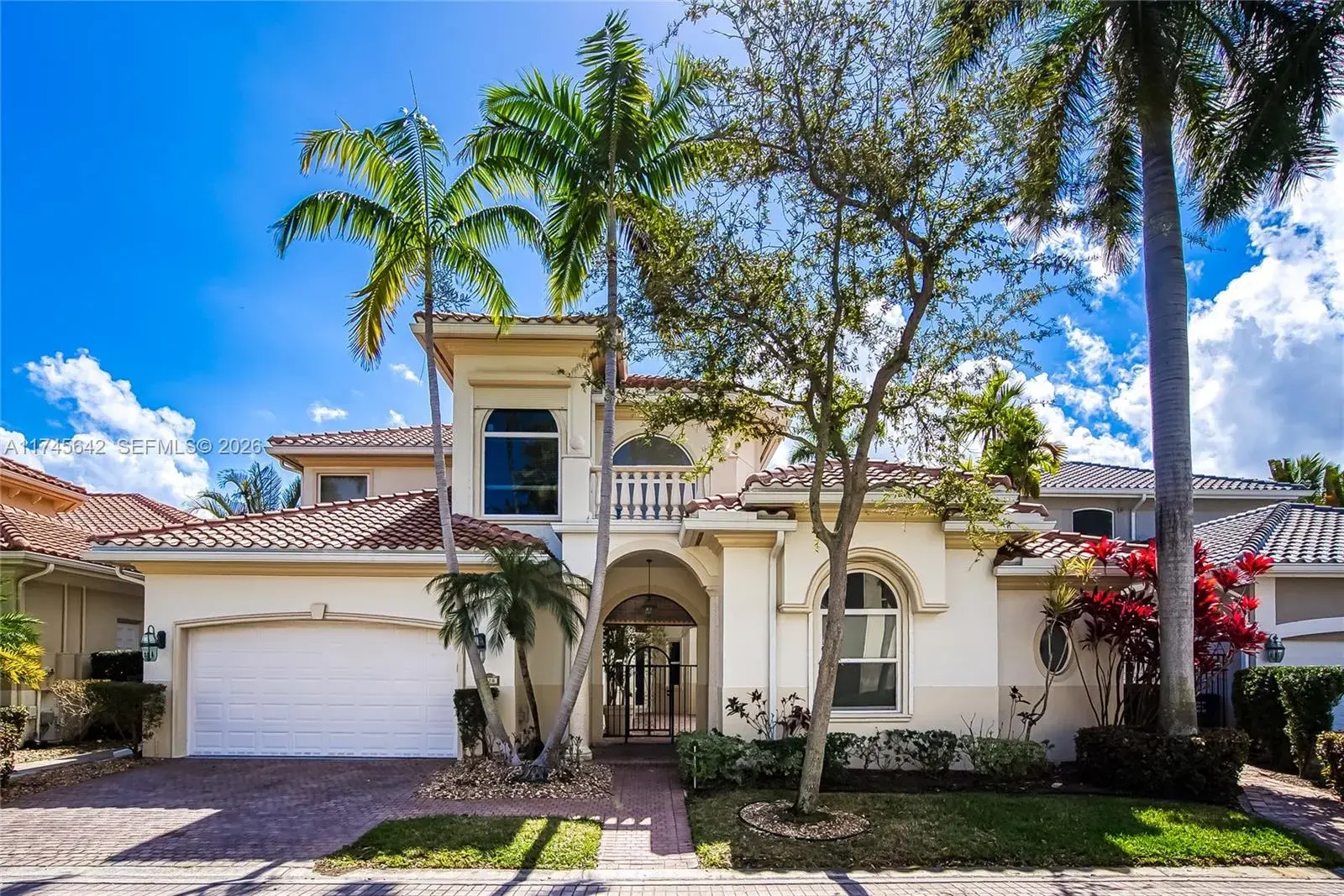 5 bedroom 4 bath Residential for sale at 920 Captiva Dr, Hollywood FL 33019